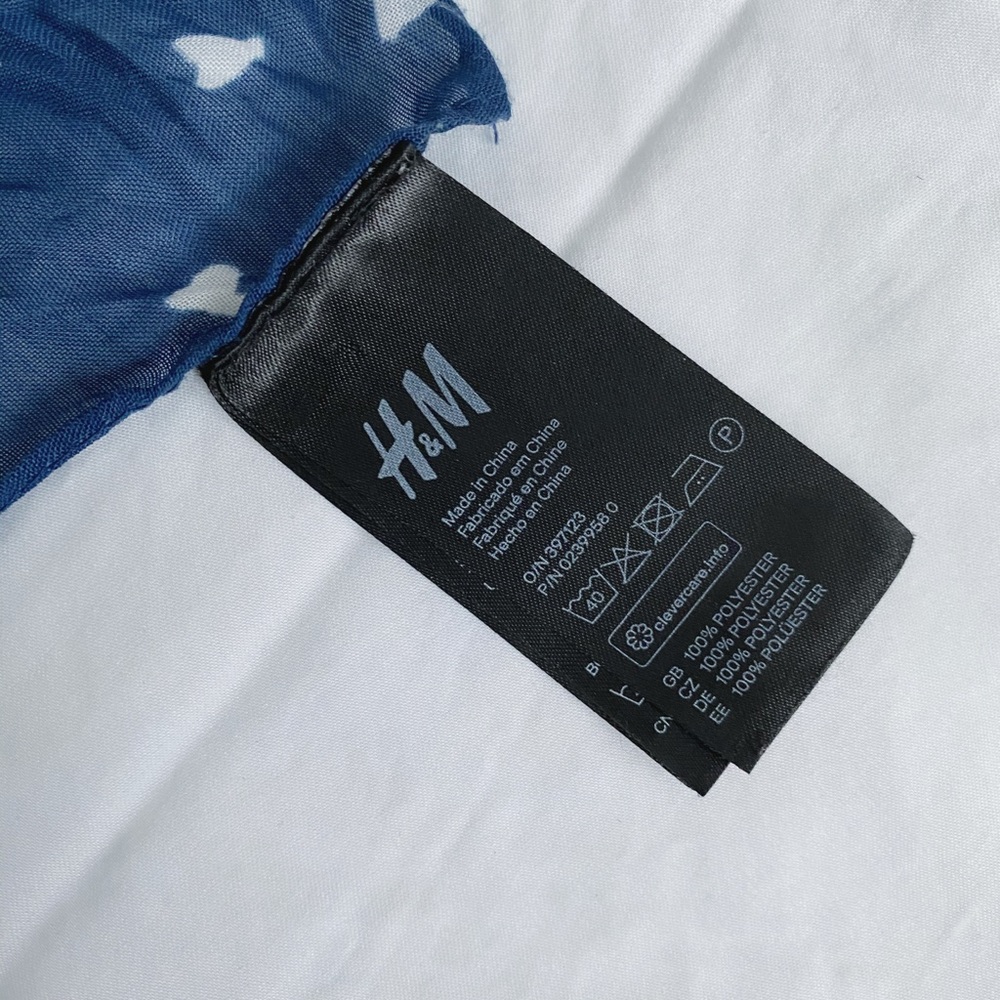 H&M Heart Scarf - Picture 4 of 4